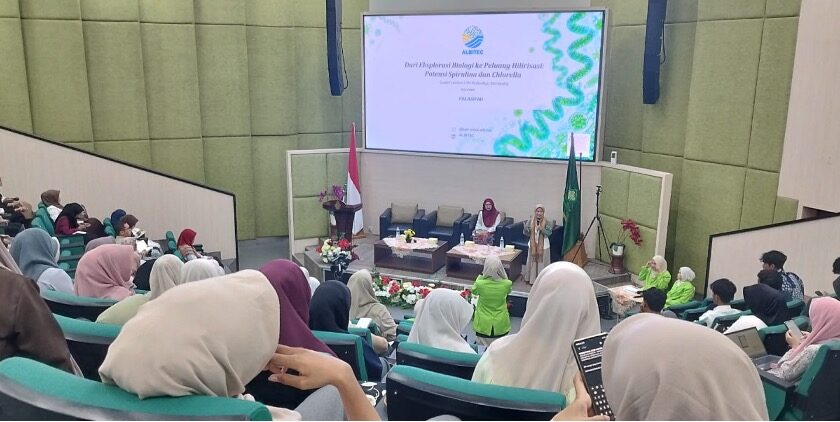 Kuliah Tamu Nasional Biologi UIN Walisongo Bahas Potensi Mikroalga dan Peluang Hilirisasi